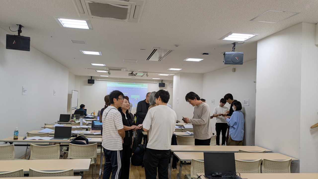 名刺交換会で交流される様子